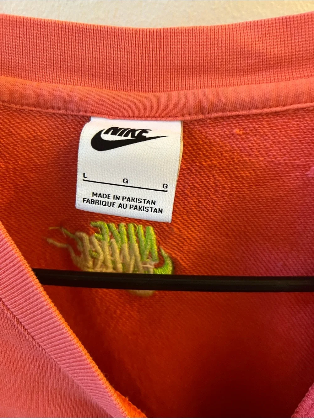 Nike Sportswear Embroidered Logo Crewneck Sweatshirt Orange Coral Size Large